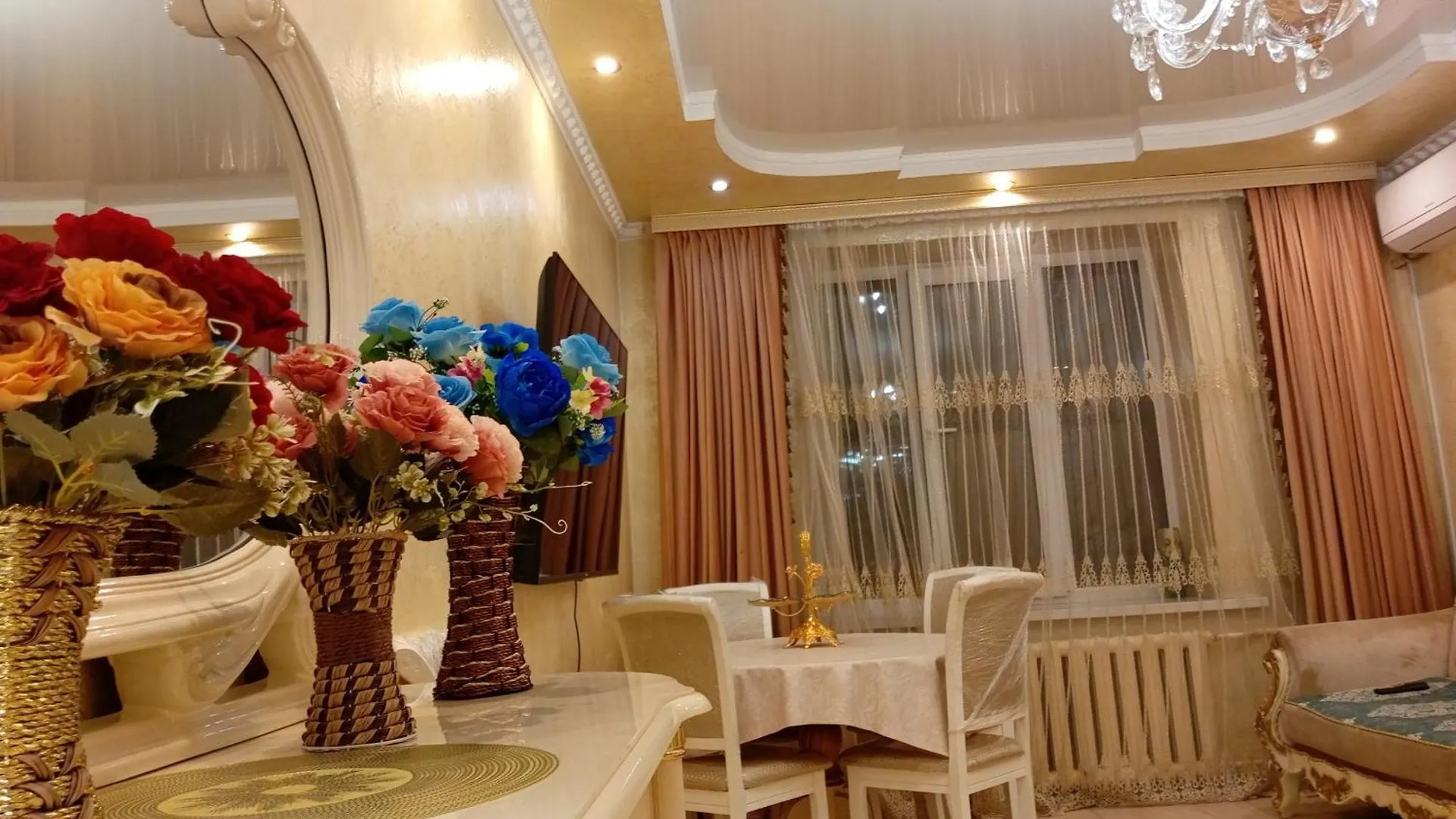 Appartement 3 Rooms Of The Sun Almaty