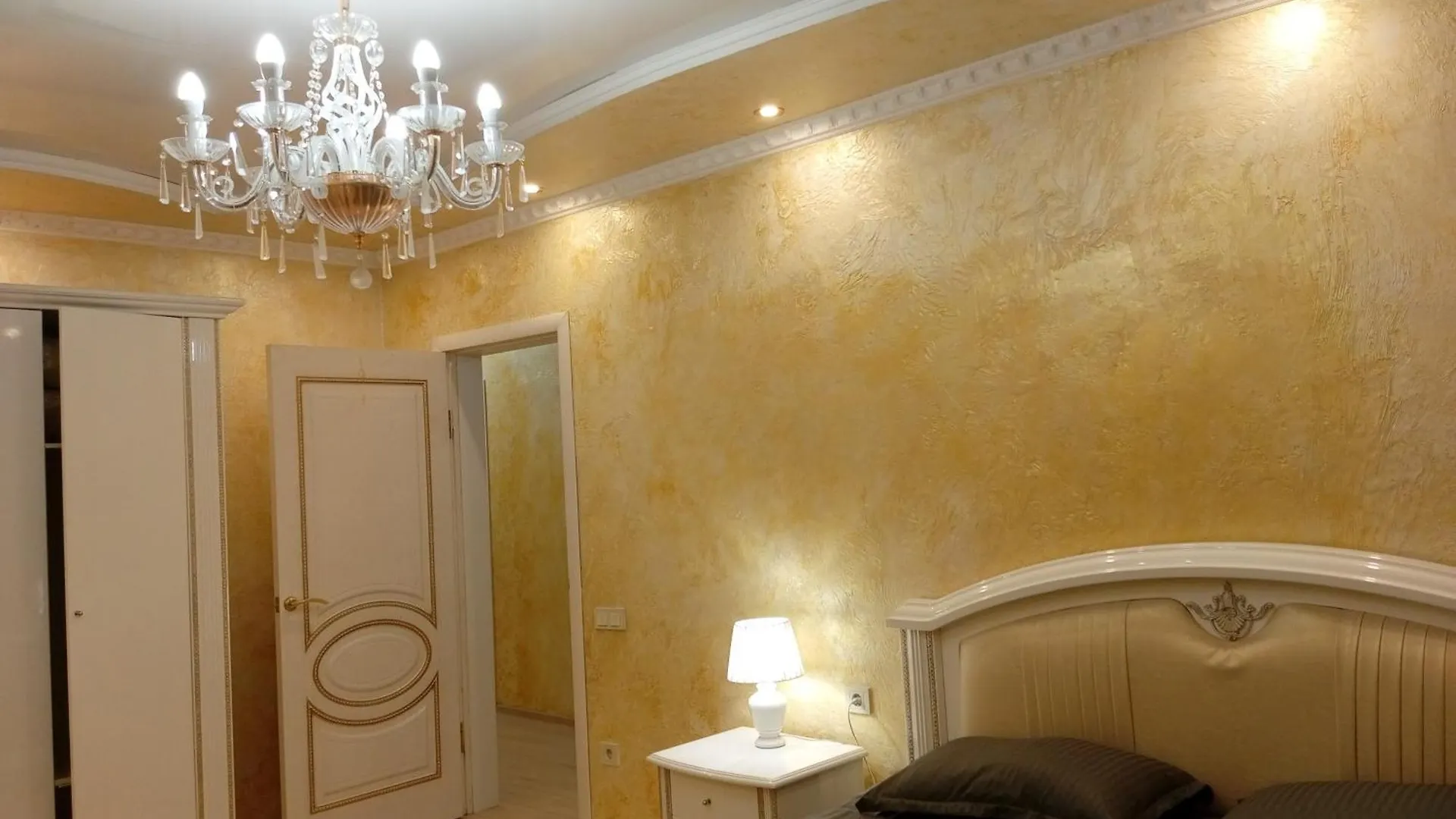 Appartement 3 Rooms Of The Sun Almaty