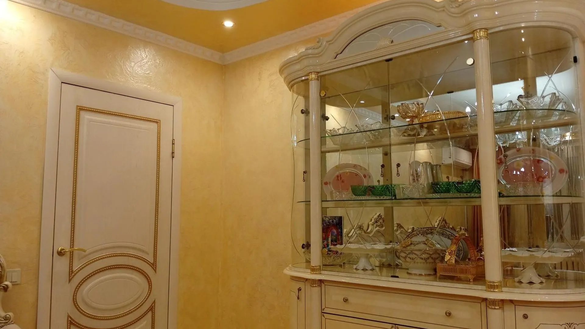 Appartement 3 Rooms Of The Sun Almaty