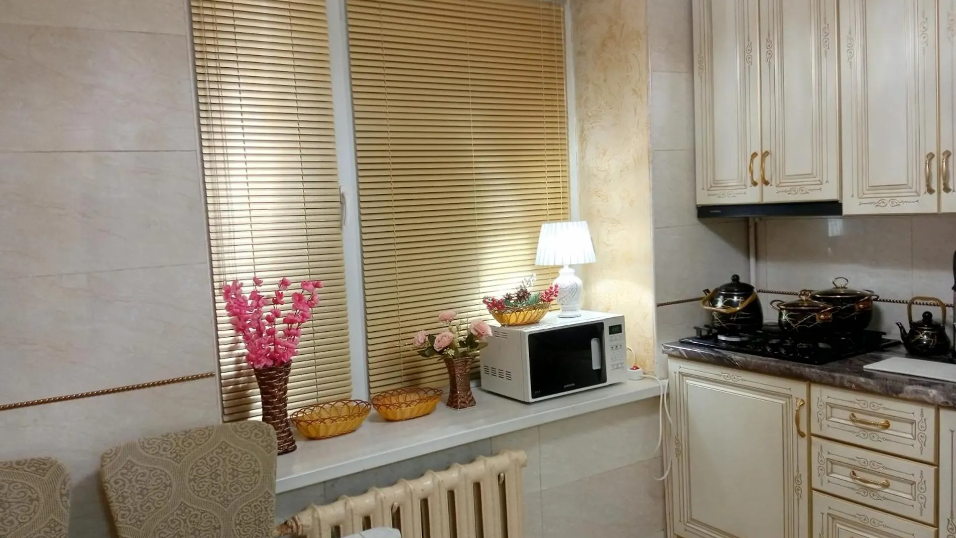 Appartement 3 Rooms Of The Sun Almaty