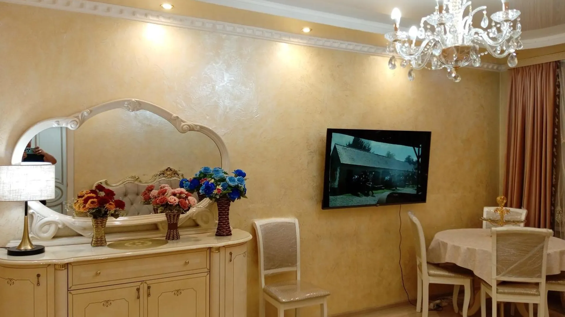 3 Rooms Of The Sun Almaty Appartement